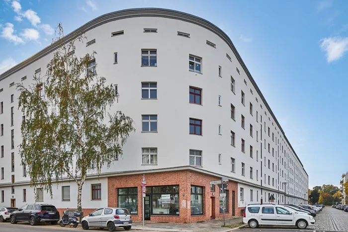 Gepflegte Wohnung sucht Nachmieter! 2 Minuten zum Volkspark Fhain! — photo 1